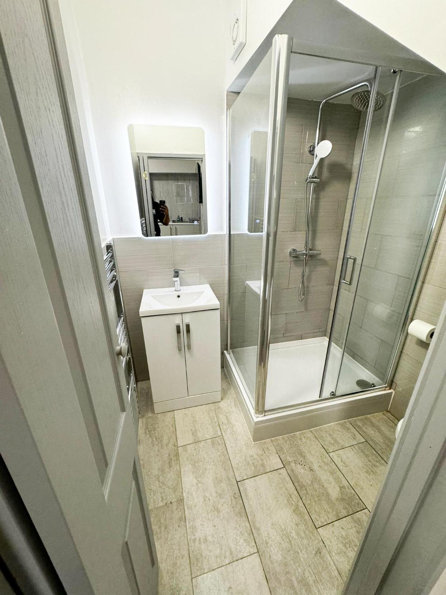 Willesden Green Budget Guesthouse London Bagian luar foto